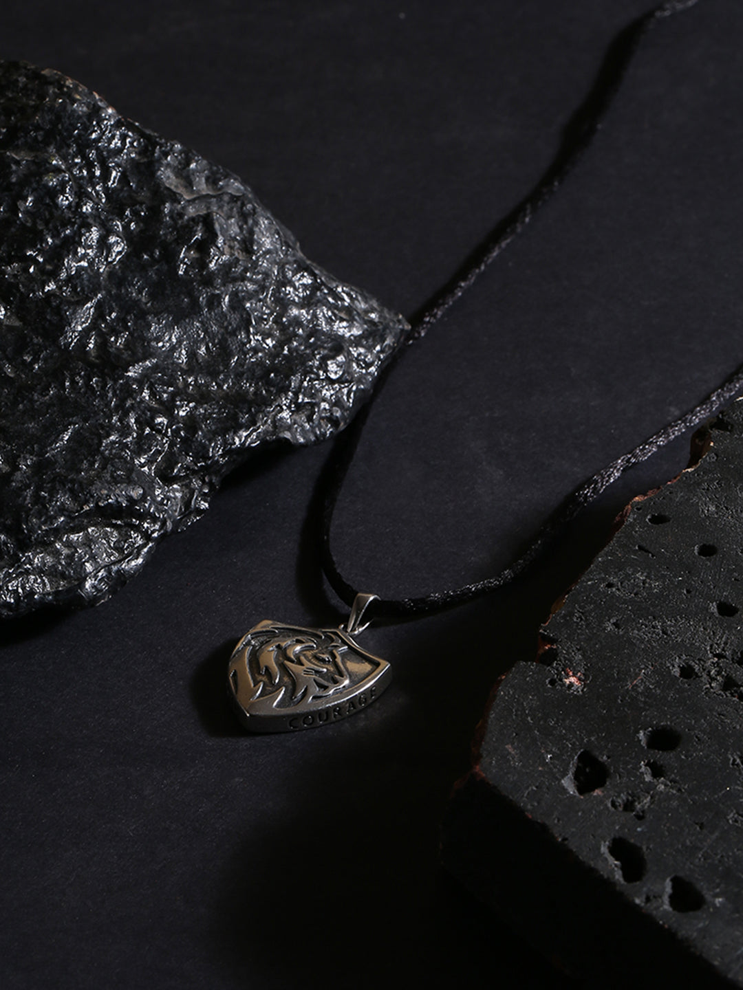 The Valour pendant